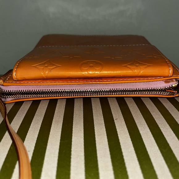 Louis Vuitton Vernis Moto Shoulderbag - Picture 6 of 10